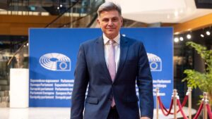 Νικόλας Φαραντούρης