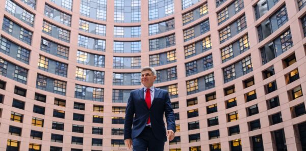 Νικόλας Φαραντούρης