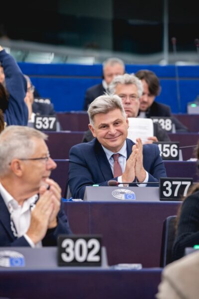 Νικόλας Φαραντούρης: