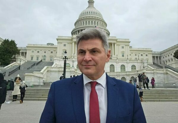 Νικόλας Φαραντούρης