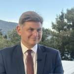 Delphi Economic Forum XI – Φαραντούρης: Πάταξη ακρίβειας με ρυθμιστικά, ελεγκτικά και δημοσιονομικά μέτρα [ΟΙΚΟΝΟΜΙΚΟΣ ΤΑΧΥΔΡΟΜΟΣ]