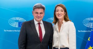 Νικόλας Φαραντούρης, Κλαούντια Μέτσολα